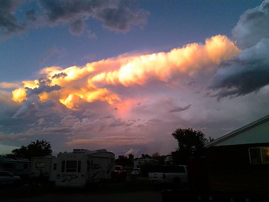 Badlands Hotel & Campground