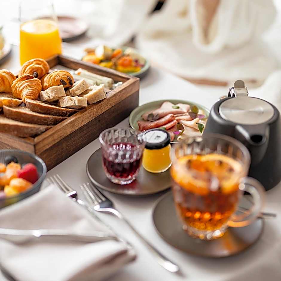 Hotel Verte, Warsaw, Autograph Collection