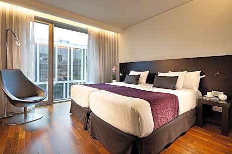 Family Room (3 Adults)