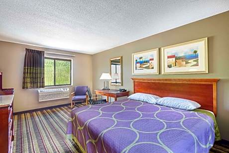 Deluxe King Room - Non-Smoking