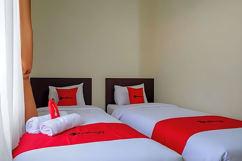 RedDoorz Syariah near Alun Alun Kebumen