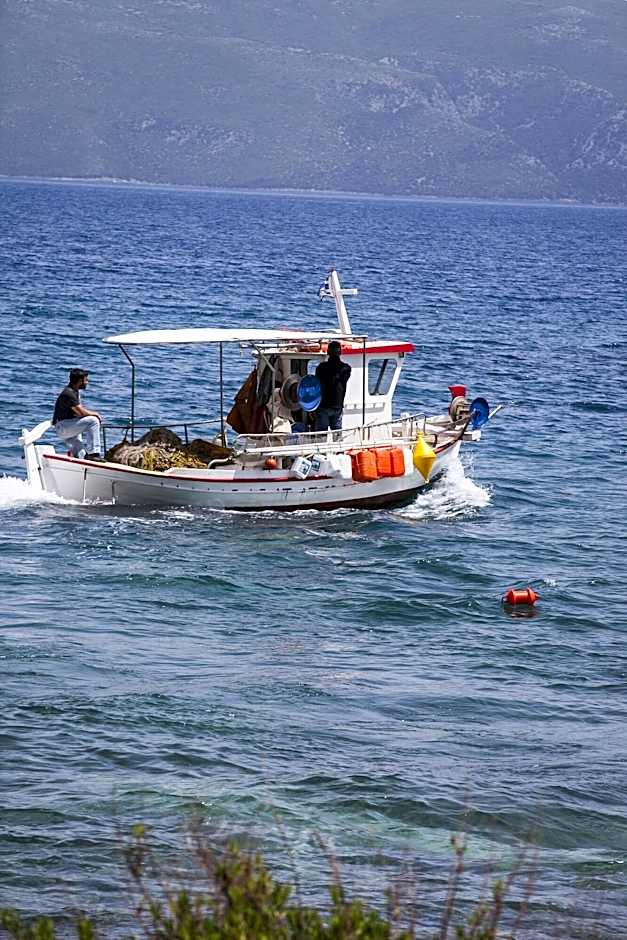 Meliti Waterfront Suites