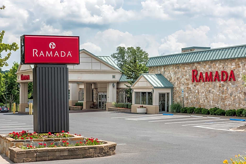 Ramada Hotel & Conference Center by Wyndham State College 