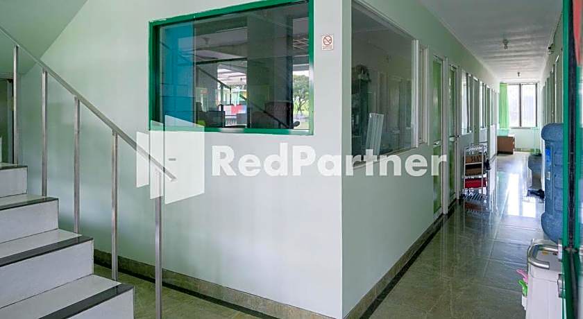 Pondok Hijau Syariah Mitra RedDoorz @ Citraland Surabaya