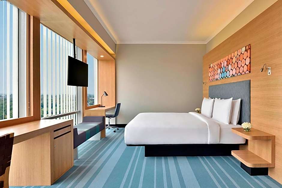 Photo 1 of 4 of 1 King Bed, City View