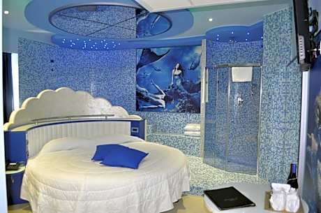 Deluxe Room with Spa Bath