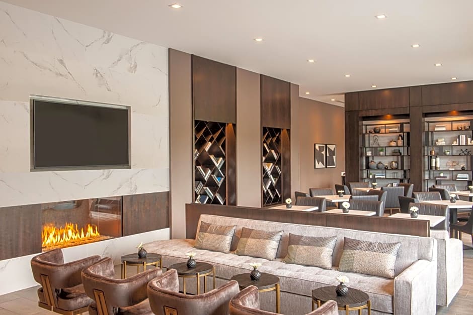 Holiday Inn Boston Logan Airport - Chelsea, an IHG Hotel