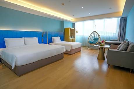 Deluxe Family Room