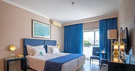 Twin Room (3 Adults)