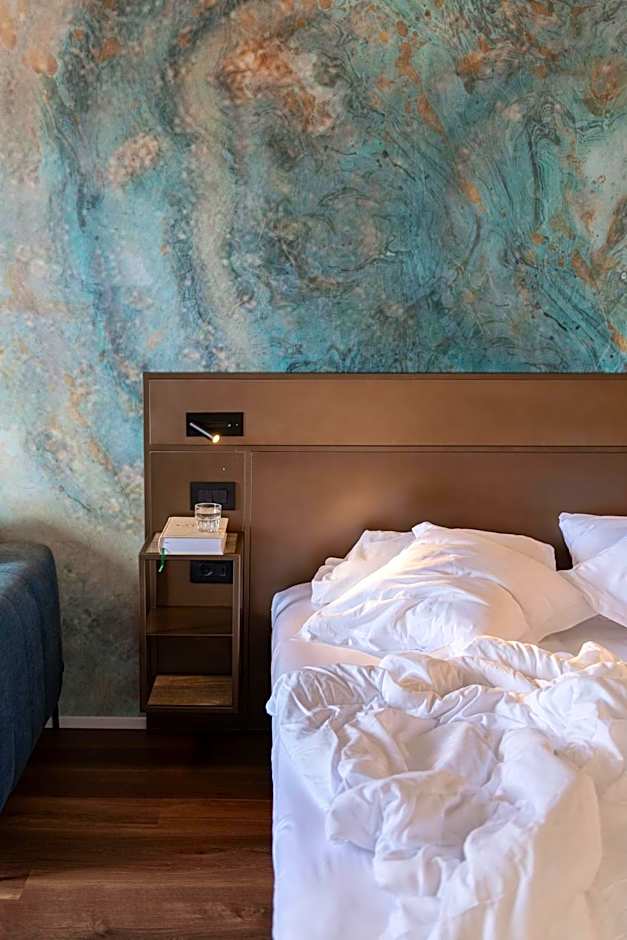 Hotel Baia Azzurra - Lake Front