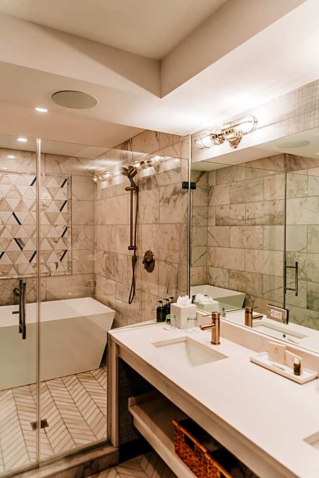 Salem Waterfront Hotel & Suites