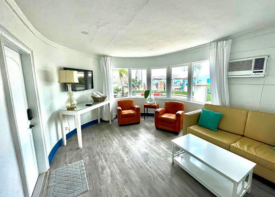 Walkabout 1 Tower Suite in the heart of Hollywood Beach