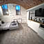 UNDERGROUND Jacuzzi Rooms