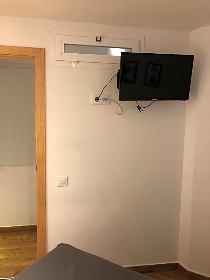 Hostal Ciempozuelos, familiar, cerca del Parque Warner y Madrid