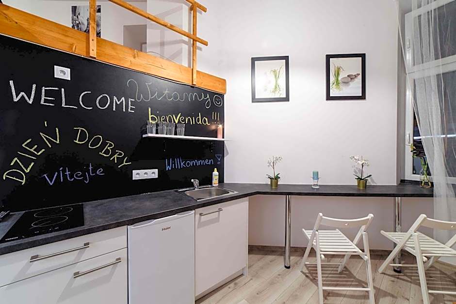 2 Nights Apartments - great location, right next to Main Rail and Bus Station, 10 min to Main Square by foot