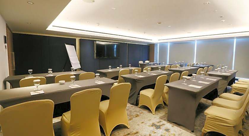 Java Paragon Hotel & Residences