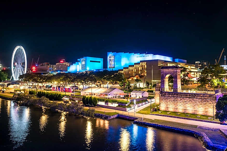 Central Cosmo Apartment Hotel