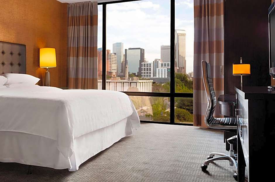 Sheraton Charlotte Hotel