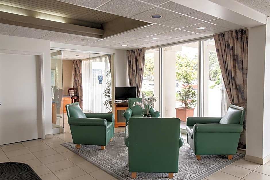 Travelodge by Wyndham Monterey Bay