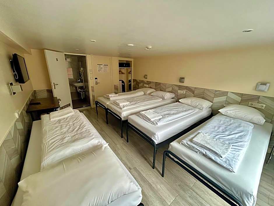 Budget Hotel Damrak Inn