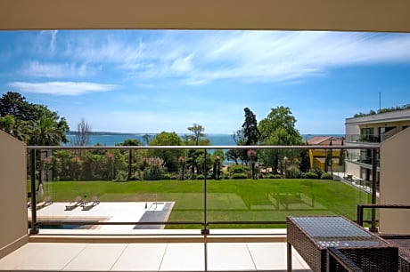 Single Room with Pool View