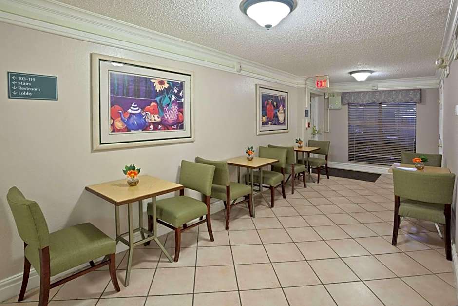 La Quinta Inn by Wyndham Omaha West