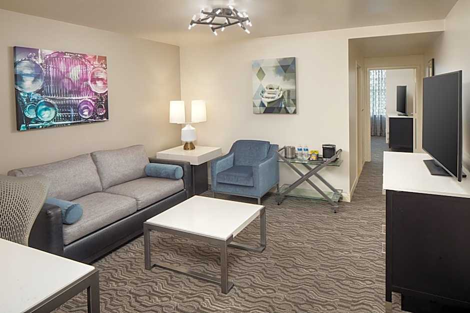 DoubleTree Suites by Hilton Hotel Detroit Downtown - Fort Shelby