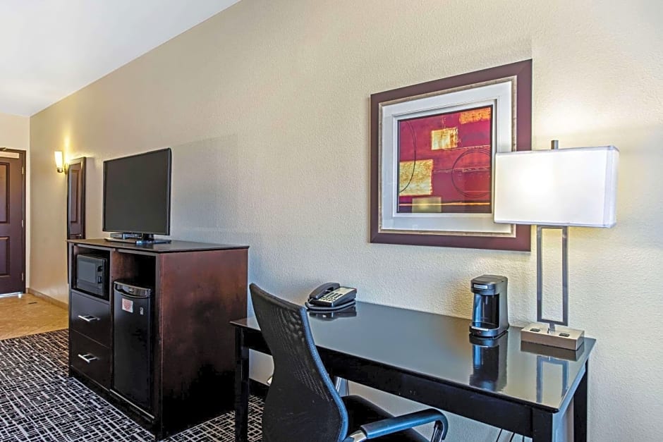 La Quinta Inn & Suites by Wyndham Denver Gateway Park