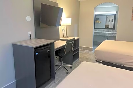 2 Queen Beds, Suite, Nonsmoking