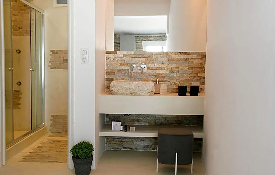 Anatoli Luxury Studios & Suites