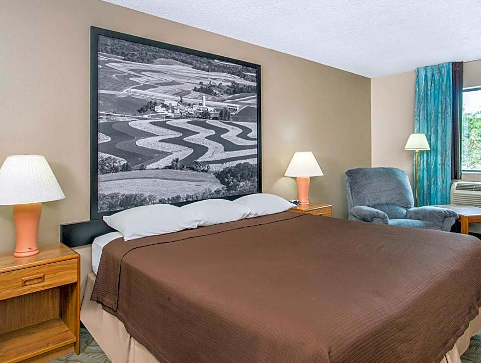 Super 8 by Wyndham Dodgeville