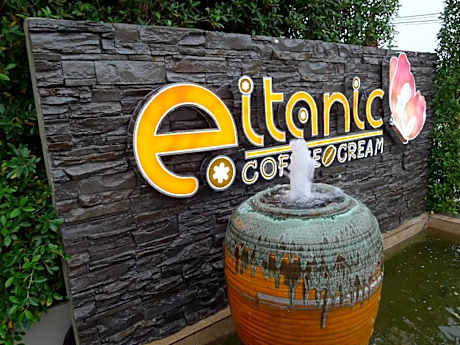 Eitanic Resort