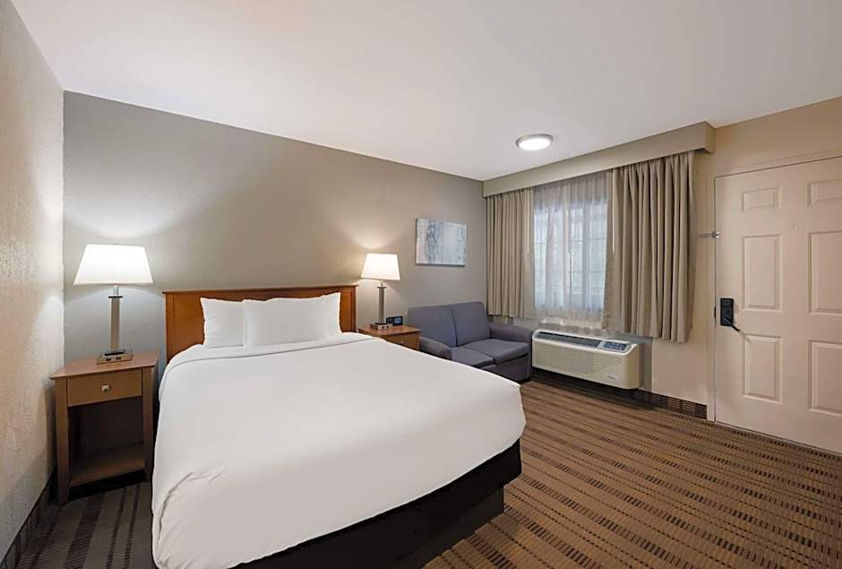 SureStay Plus by Best Western Woodbury Inn