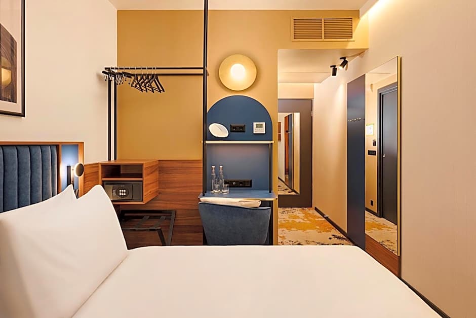 D8 Hotel