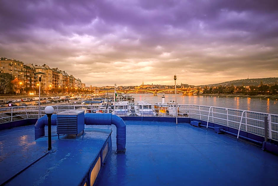 Fortuna Boat Hotel