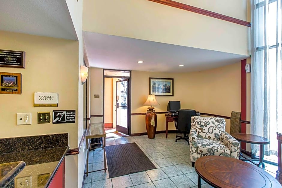 Econo Lodge Inn & Suites Riverside - Corona