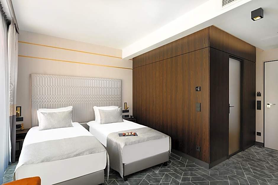 Emerald Hotel by Continental Group