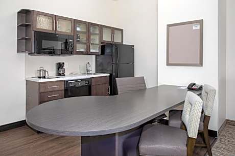 Queen Suite - Non-Smoking