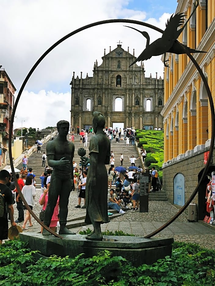 Ole Tai Sam Un Hotel