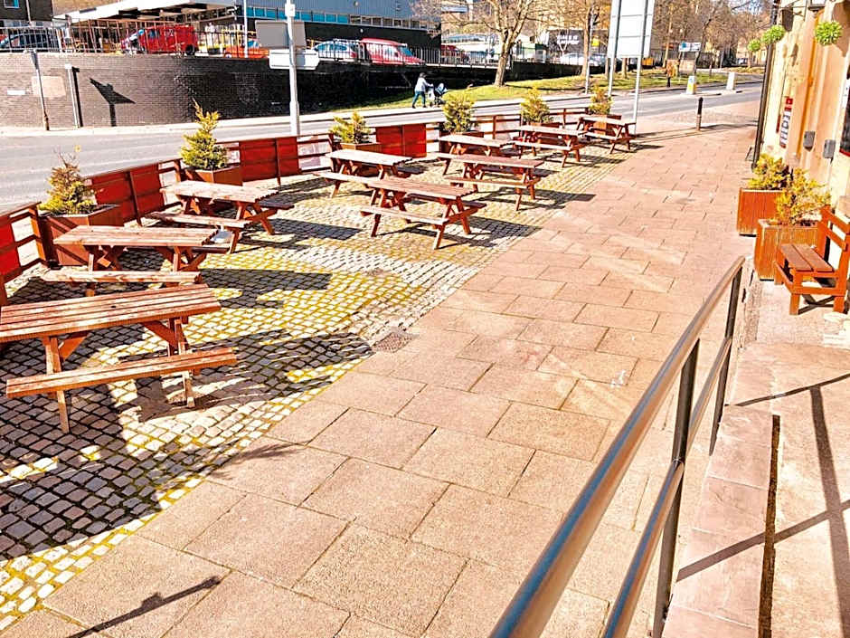 The Old Post Office Public House & Hotel