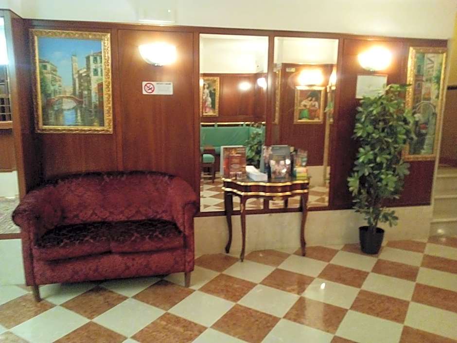 Hotel Diana