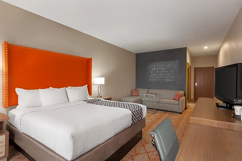 La Quinta Inn & Suites by Wyndham Lackawanna - Buffalo