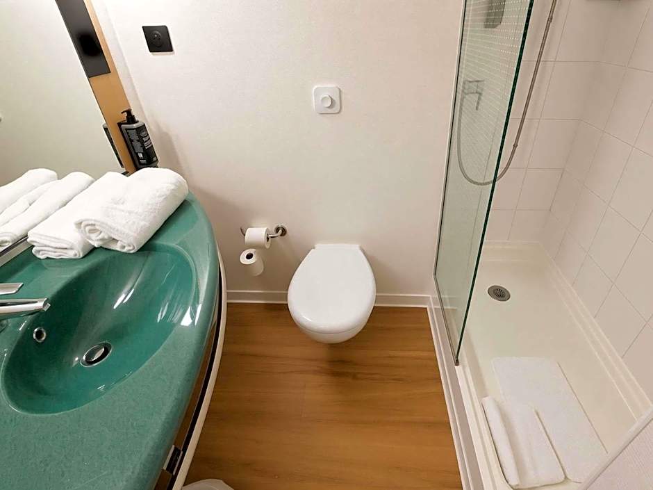 ibis Lyon Est Bron