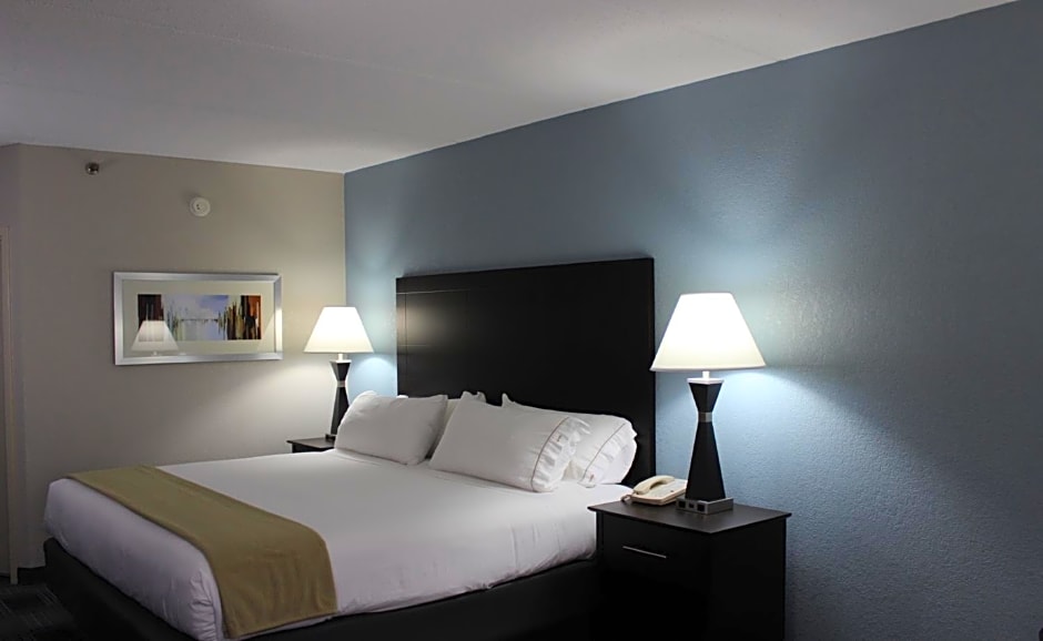 Holiday Inn Express Forsyth By IHG