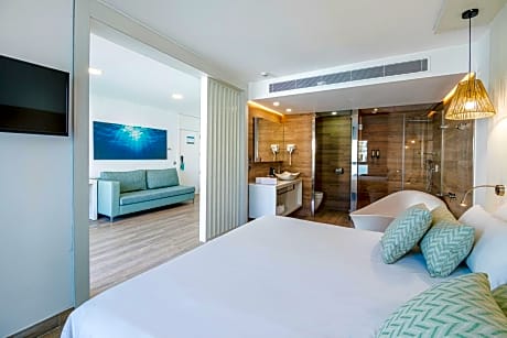 Junior Suite with Pool View - Single Use
