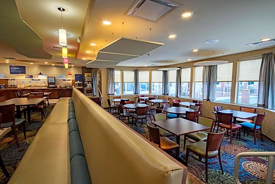 Holiday Inn Express Hotel & Suites Pittsburgh Airport By IHG
