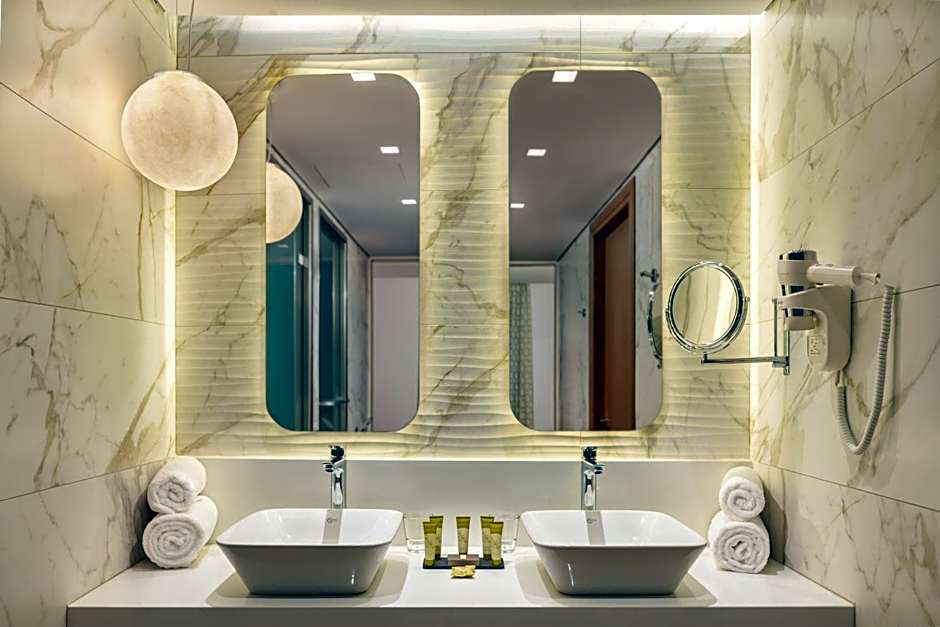 Blue Lagoon City Hotel