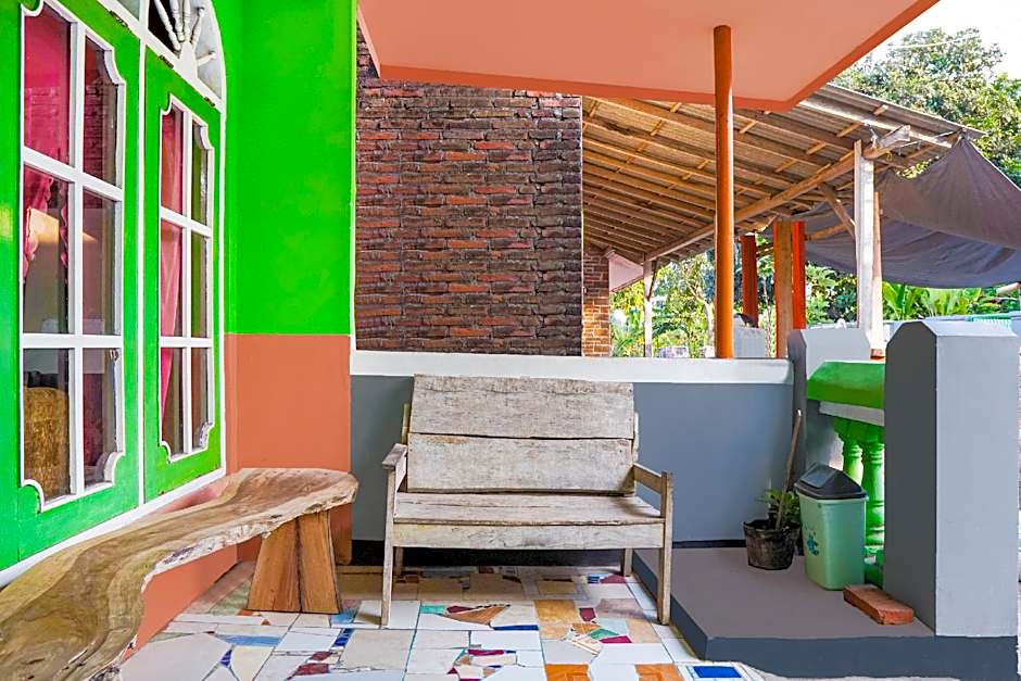 Hotel O Gandrung Payungan Family InnNearStasiun Banyuwangi Kota