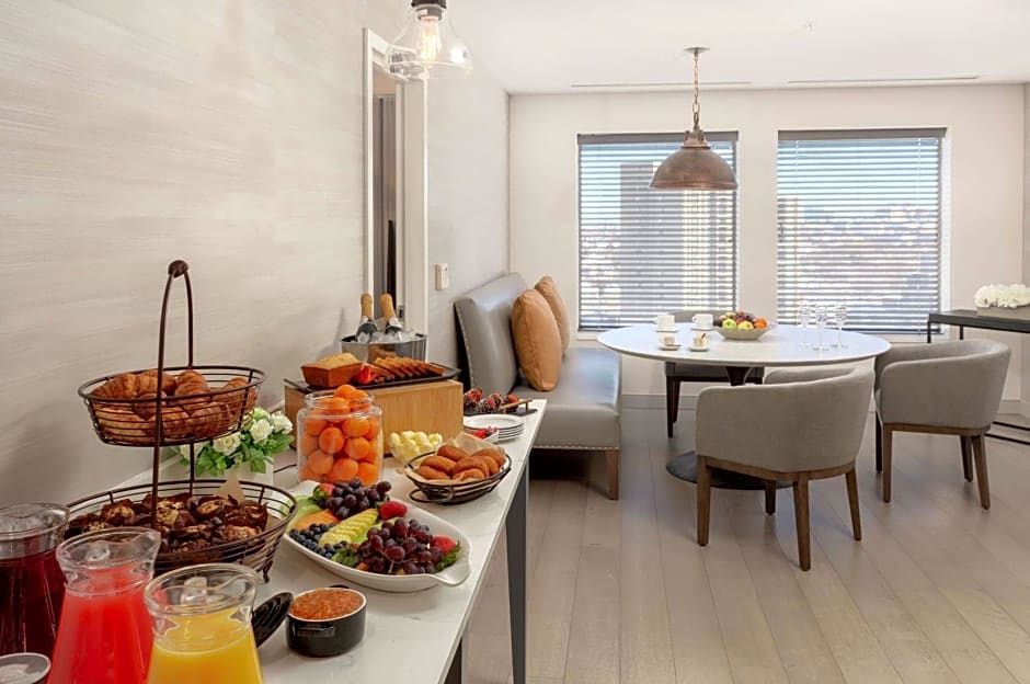 DoubleTree Suites by Hilton Hotel Boston - Cambridge