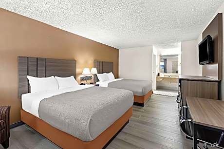 Quadruple Room with Two Queen Beds - Non Smoking